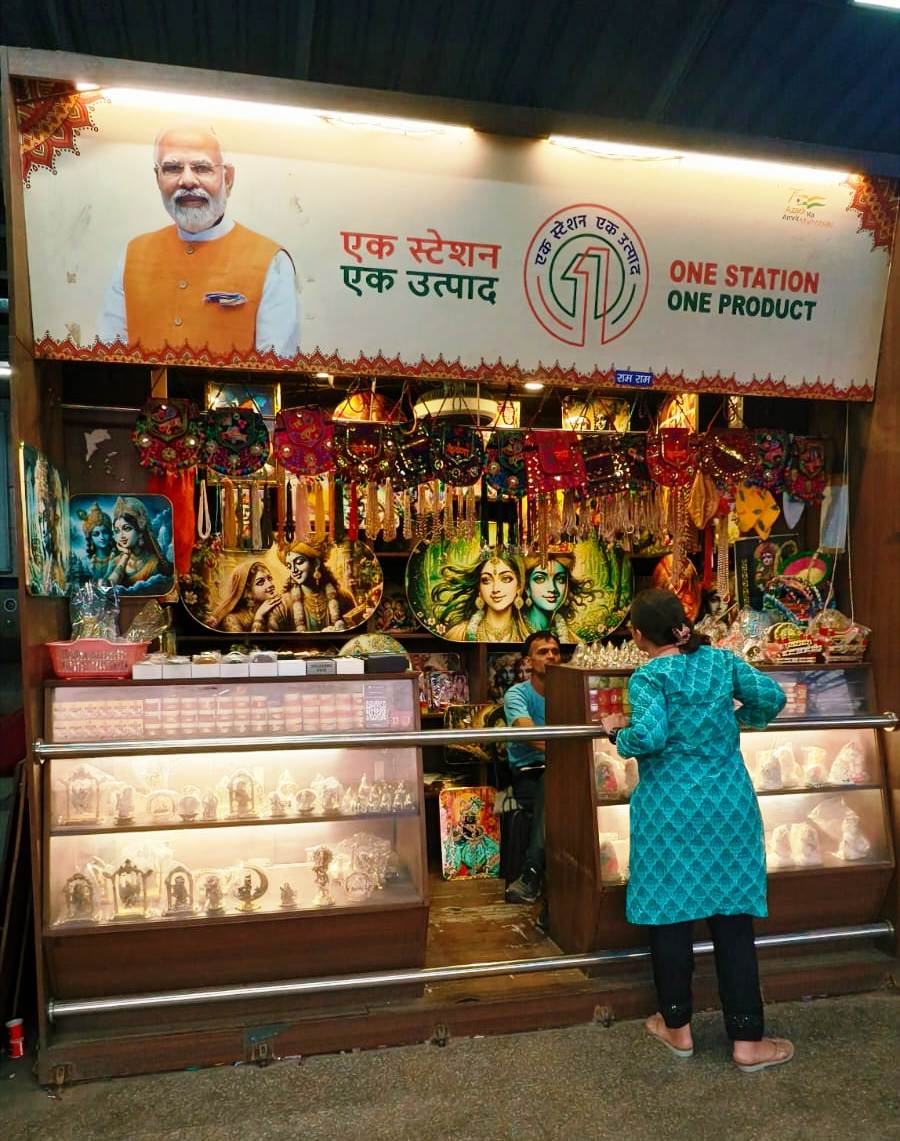वन स्टेशन वन प्रोडक्ट: भारतीय रेलवे के माध्यम से क्षेत्रीय पहचान का उत्सव मनाना।