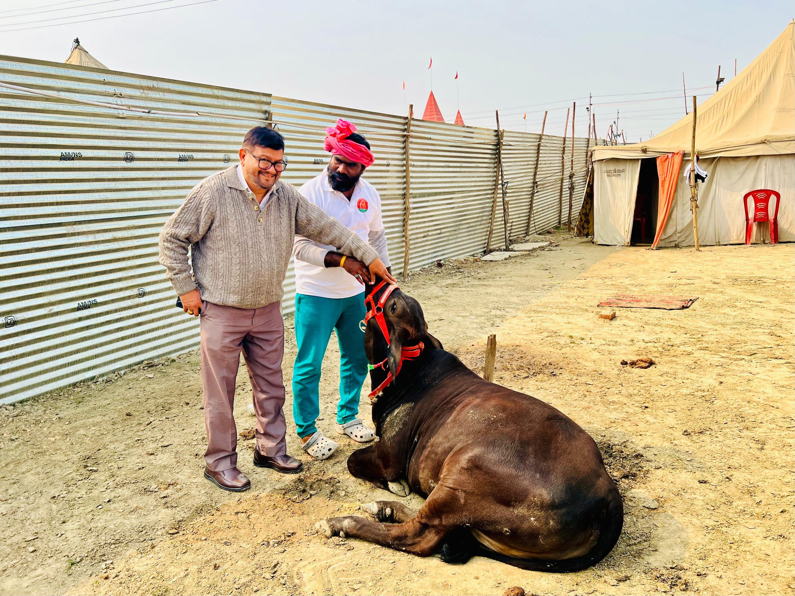 विशप जॉन आगन्स्टीन ने माघ मेला क्षेत्र का भ्रमण किया।