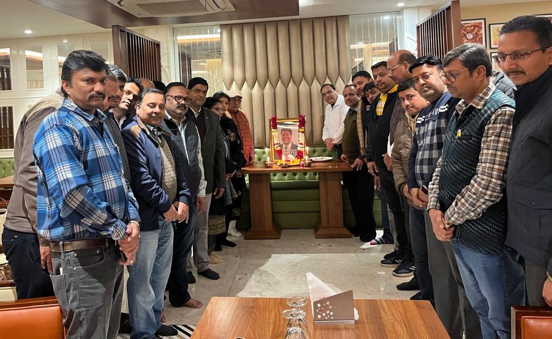 अग्निवेश अग्रवाल के आकस्मिक निधन पर श्री अग्रसेन अग्रवाल समाज ने आयोजित की भावपूर्ण शोक सभा।