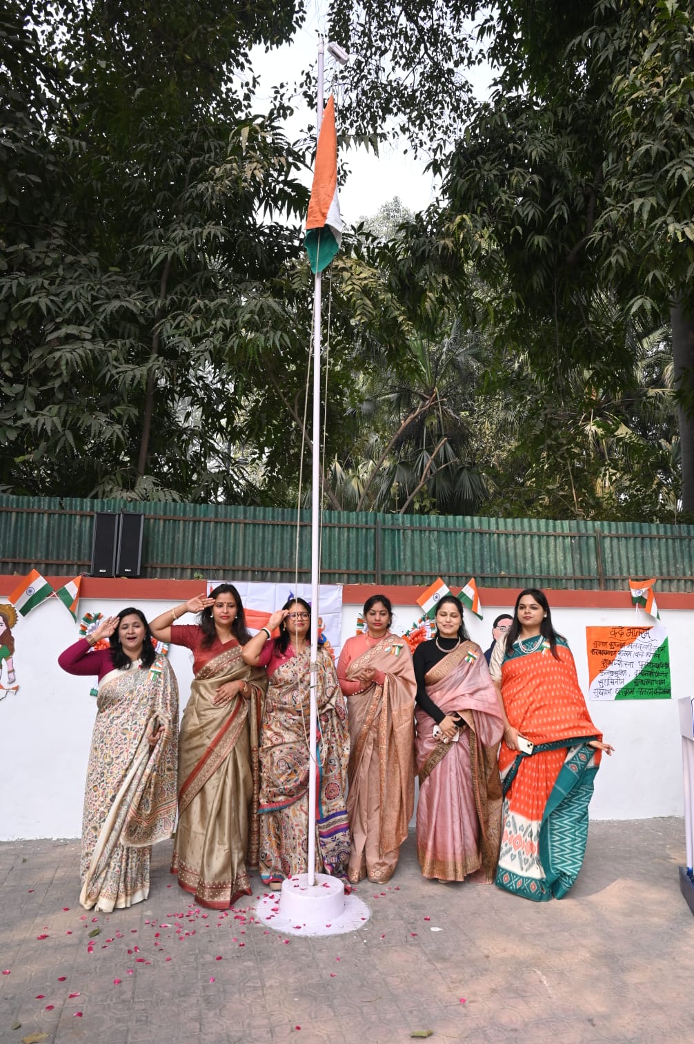 महिला कल्याण समिति/प्रयागराज मण्डल ने मनायाa 77 वाँ गणतंत्र दिवस।