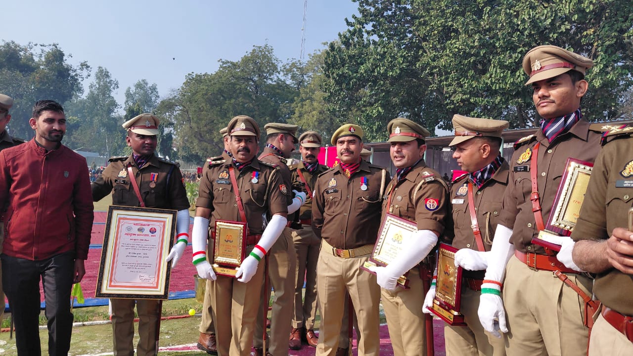 देशभर के साथ साथ मुरादाबाद में भी हर्षोल्लास से मनाया गया 77 गणतंत्र दिवस रिजर्व पुलिस लाइन में फहराया तिरंगा।