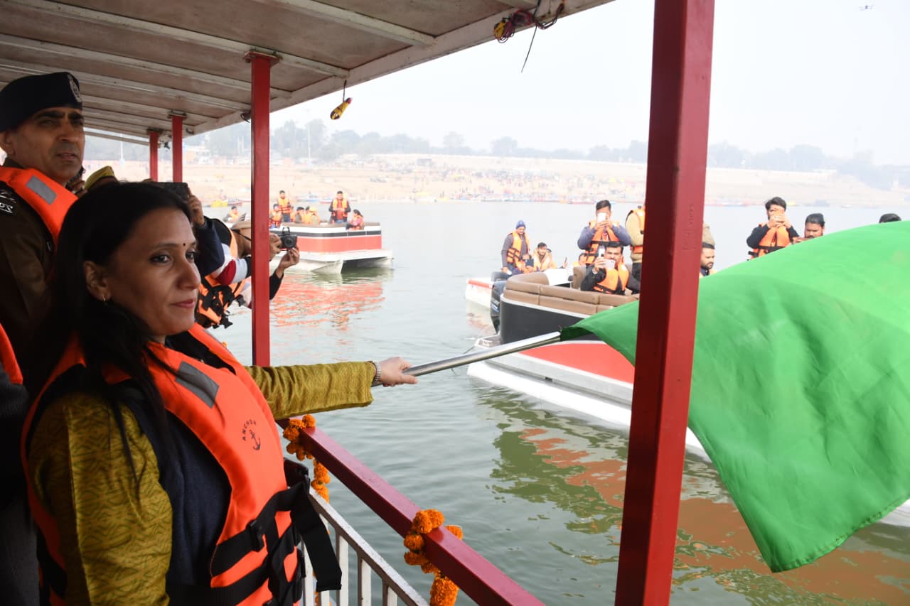 फेस -02 के अंतर्गत फ्लोटिंग रेस्टोरेंट में किए गए पुनर्विकास का अवलोकन।
