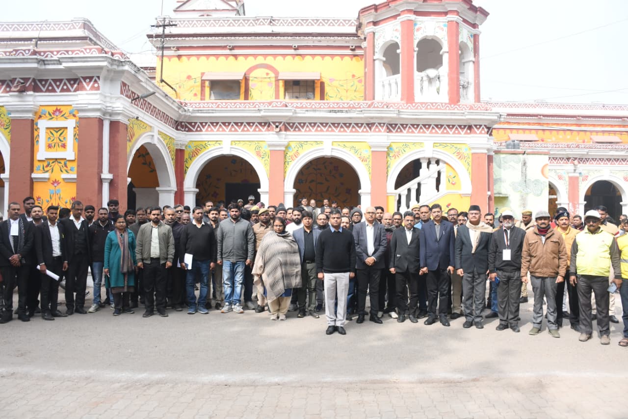 शहीद दिवस के अवसर पर सिविल डिफेंस द्वारा विभिन्न स्थलों पर सायरन ध्वनित किया गया।