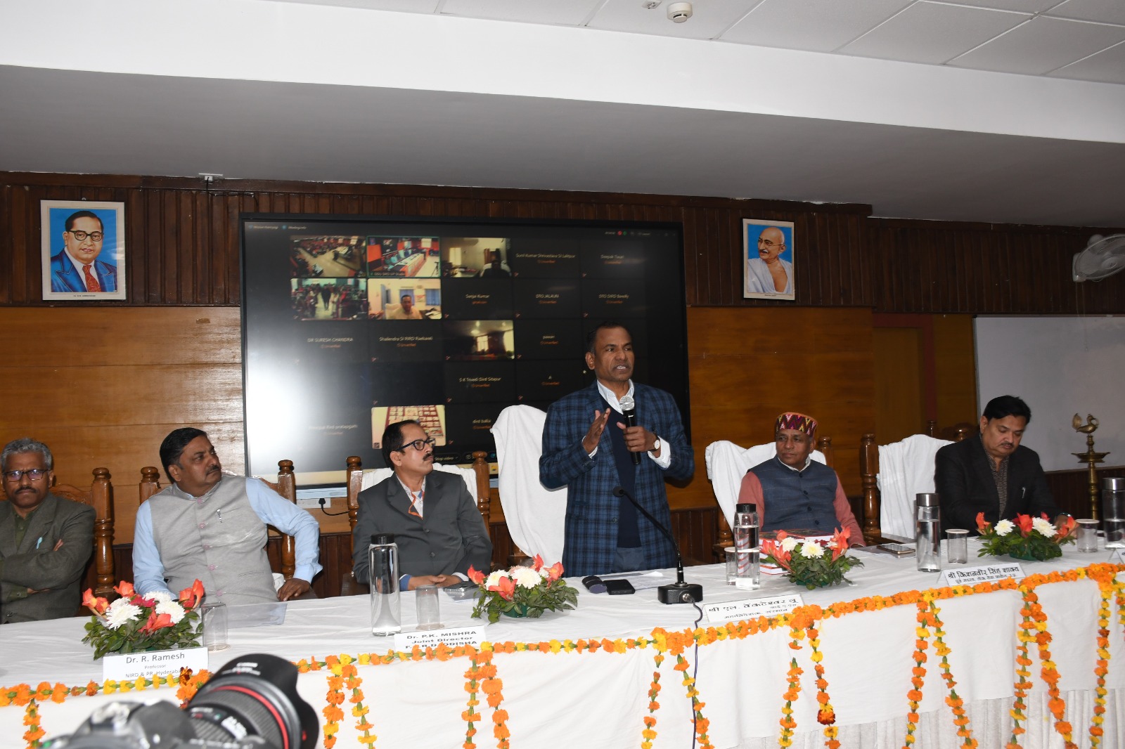 राज्य ग्राम्य विकास संस्थान मे विभिन्न विधाओं मे प्रशिक्षणार्थियो को दिया जा रहा है, प्रशिक्षण।