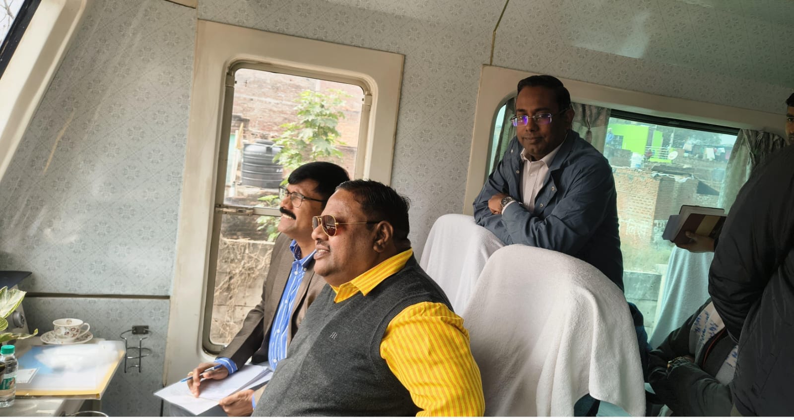 अलीगढ़–दाऊद खां सेक्शन में थर्ड लाइन की ओएचई को विद्युत इंजन युक्त गाड़ियों के परिचालन की स्वीकृति।