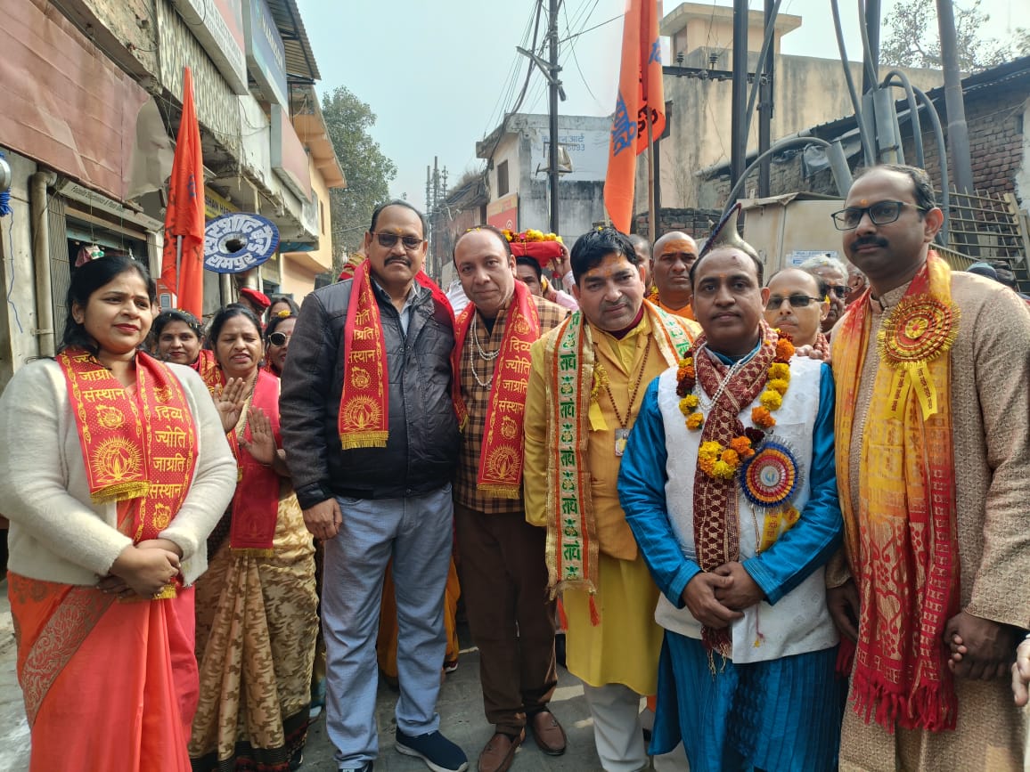 धूमधाम से निकली रामपुर में भव्य कलश यात्रा।