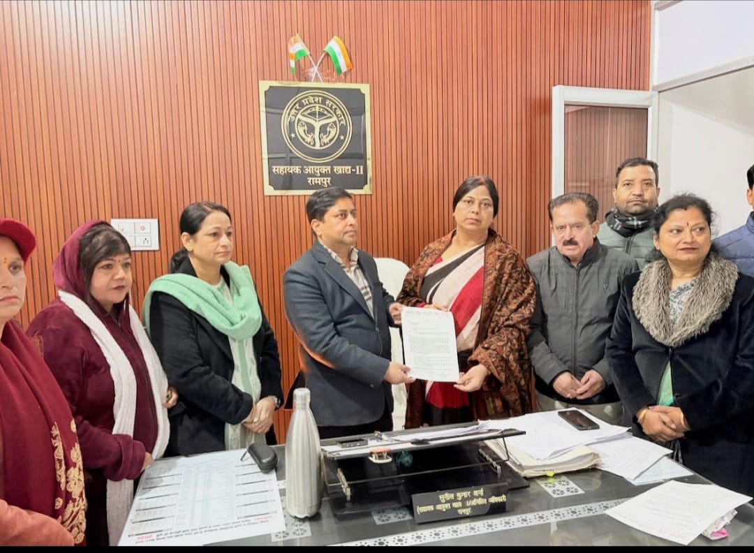 राष्ट्रीय हिन्दू जागृति संघ ने फूड इंस्पेक्टर सुनील शर्मा को सौंपा ज्ञापन।