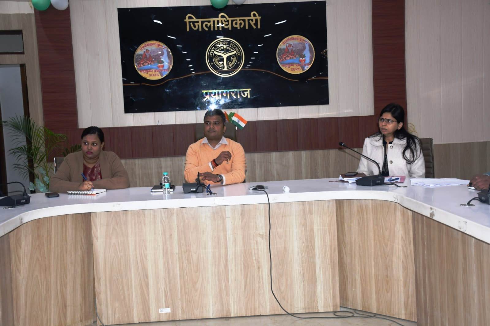जिलाधिकारी ने विद्युत विभाग के अधिकारियों के साथ अविद्युतीकृत घरों को विद्युत तंत्र का निर्माण कर संयोजन देने की योजना की प्रगति के सम्बन्ध में की बैठक, दिए आवश्यक निर्देश।