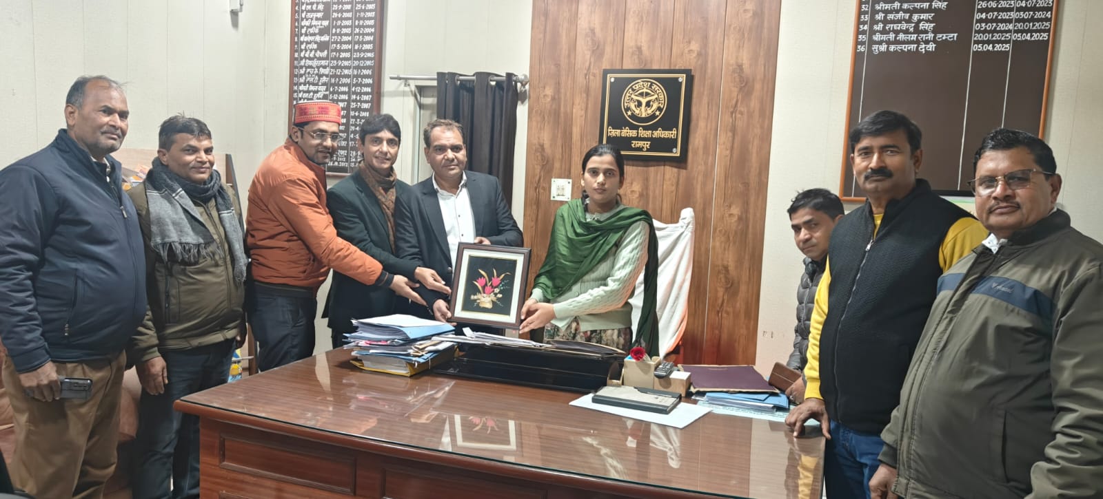 एस.सी/एस.टी बेसिक टीचर्स वेलफेयर एसोसिएशन ने जिला बेसिक शिक्षा अधिकारी  कल्पना देवी को नूतन वर्ष 2026 की शुभकामनाएं देकर तुच्छ भेंट प्रदान की गई। 