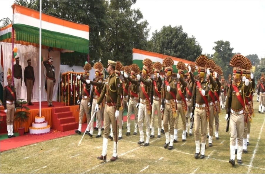 क्षेत्रीय प्रशिक्षण केंद्र सूबेदारगंज, प्रयागराज में रेलवे सुरक्षा बल द्वारा भव्य परेड का आयोजन।