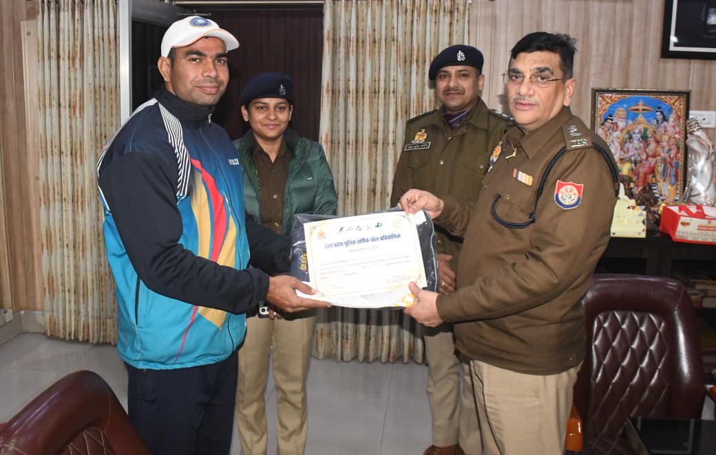 उत्तर प्रदेश पुलिस वार्षिक क्रिकेट प्रतियोगिता–2025 में उत्तर प्रदेश के समस्त जोनों की टीमों के मध्य प्रतियोगिता संपन्न कराई गई।
