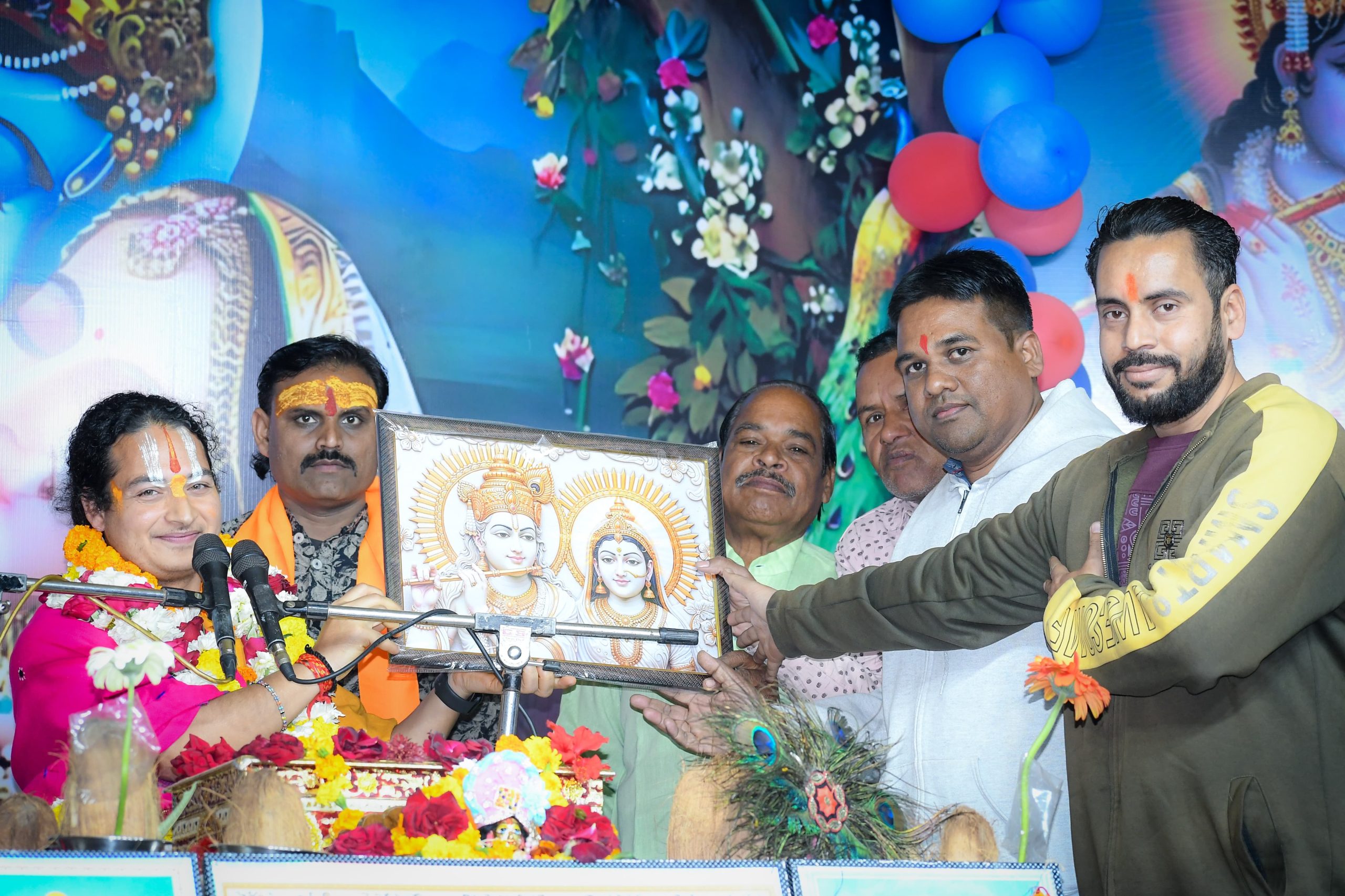 प्रेम वह है जो ह्रदय को छू ले और आत्मा को जोड़ दे - वत्स महाराज।