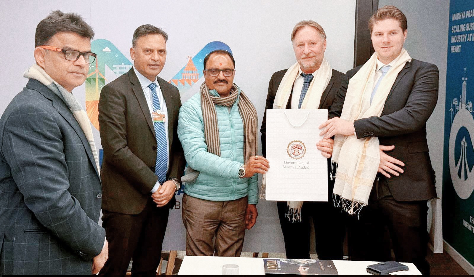 ग्रीन एनर्जी-3000 के प्रतिनिधियों के साथ बैठक दावोस में हरित ऊर्जा निवेश पर हुआ सार्थक संवाद।
