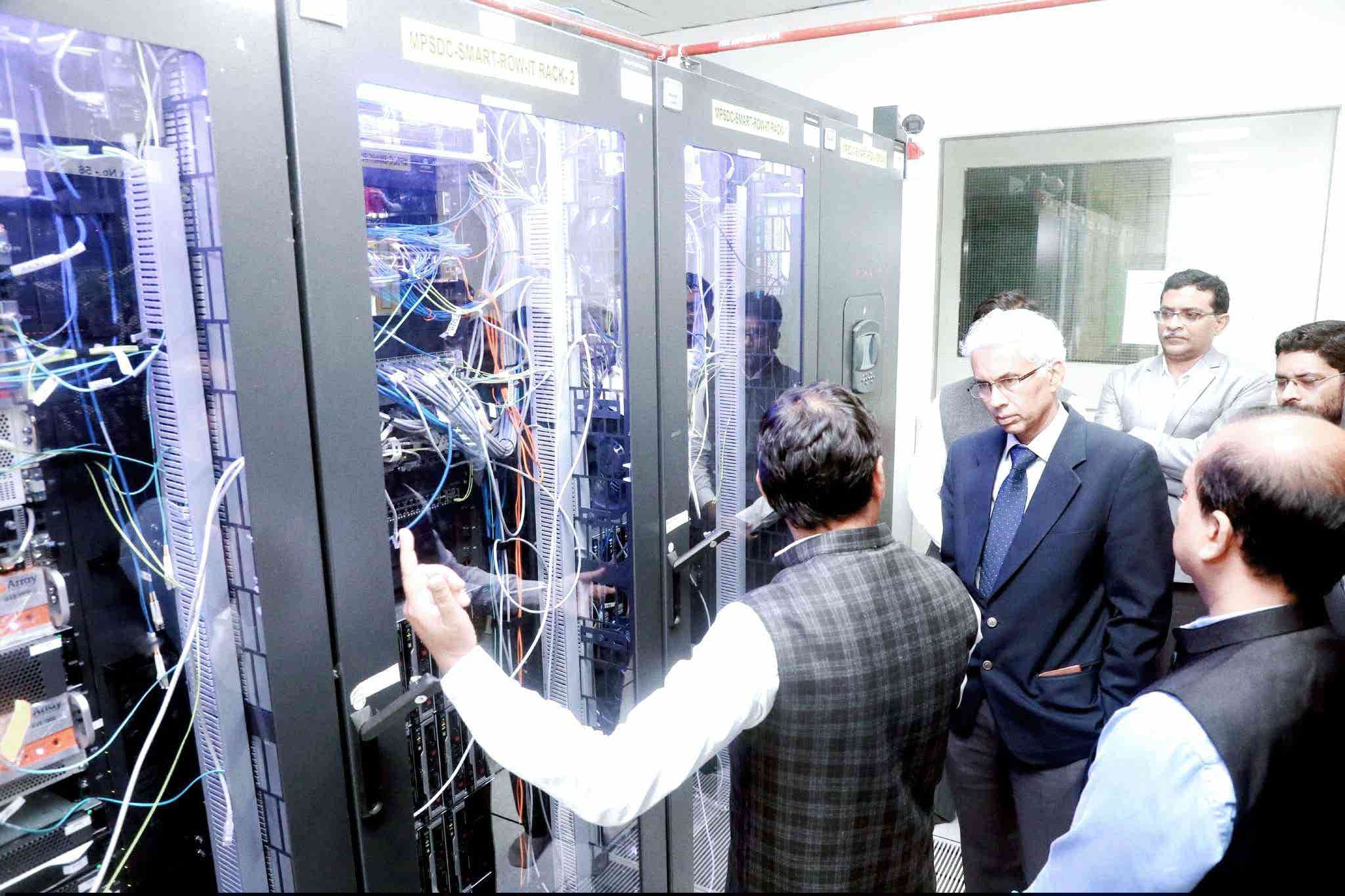 मुख्य सचिव ने किया स्टेट डाटा सेंटर का अवलोकन स्टेट डाटा सेंटर के विस्तार के लिए प्रस्ताव भेजने के निर्देश।