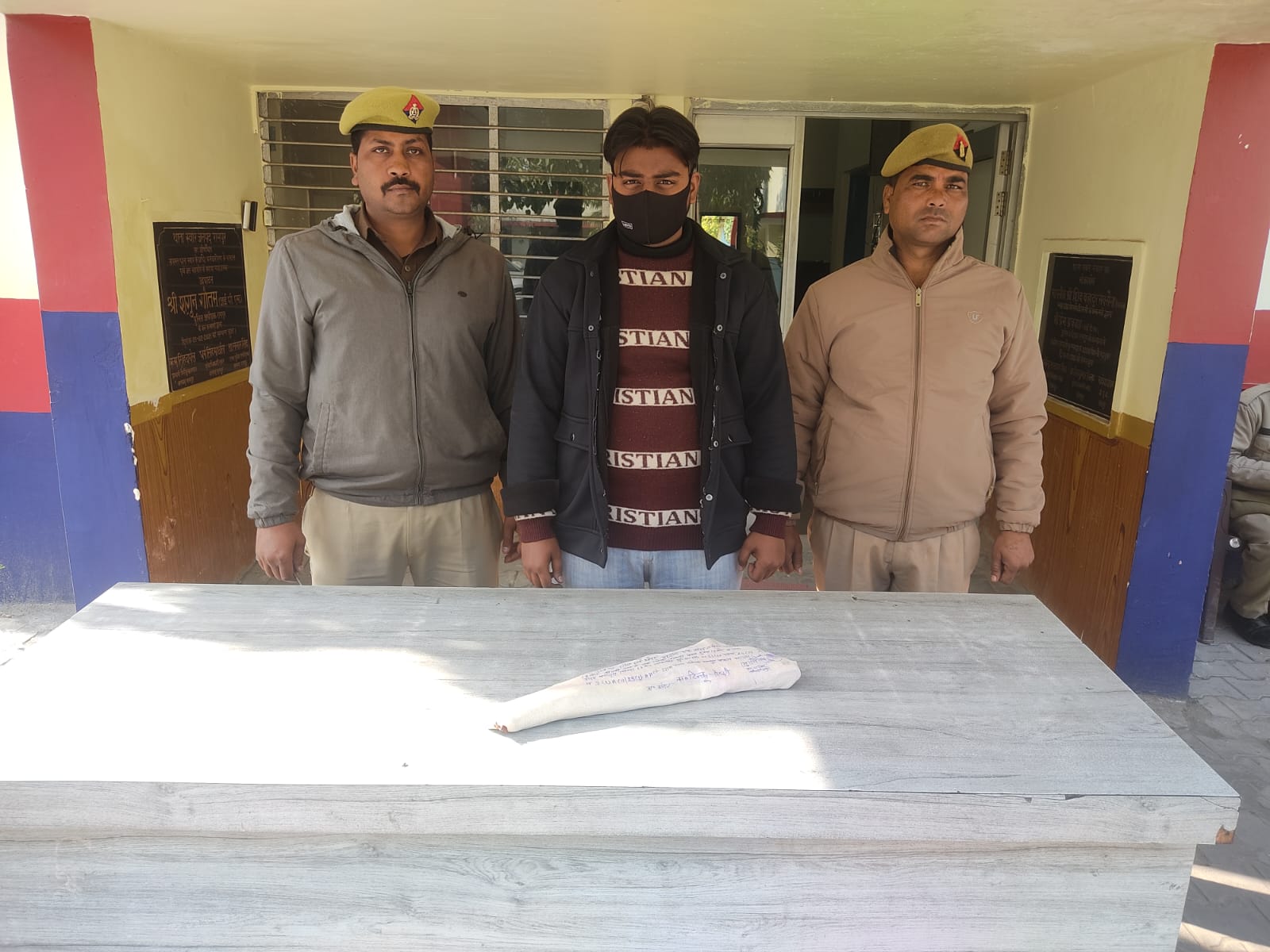 थाना स्वार पुलिस को बड़ी सफलता, हर्ष फायरिंग के मामले में वांछित अभियुक्त को किया गिरफ्तार।