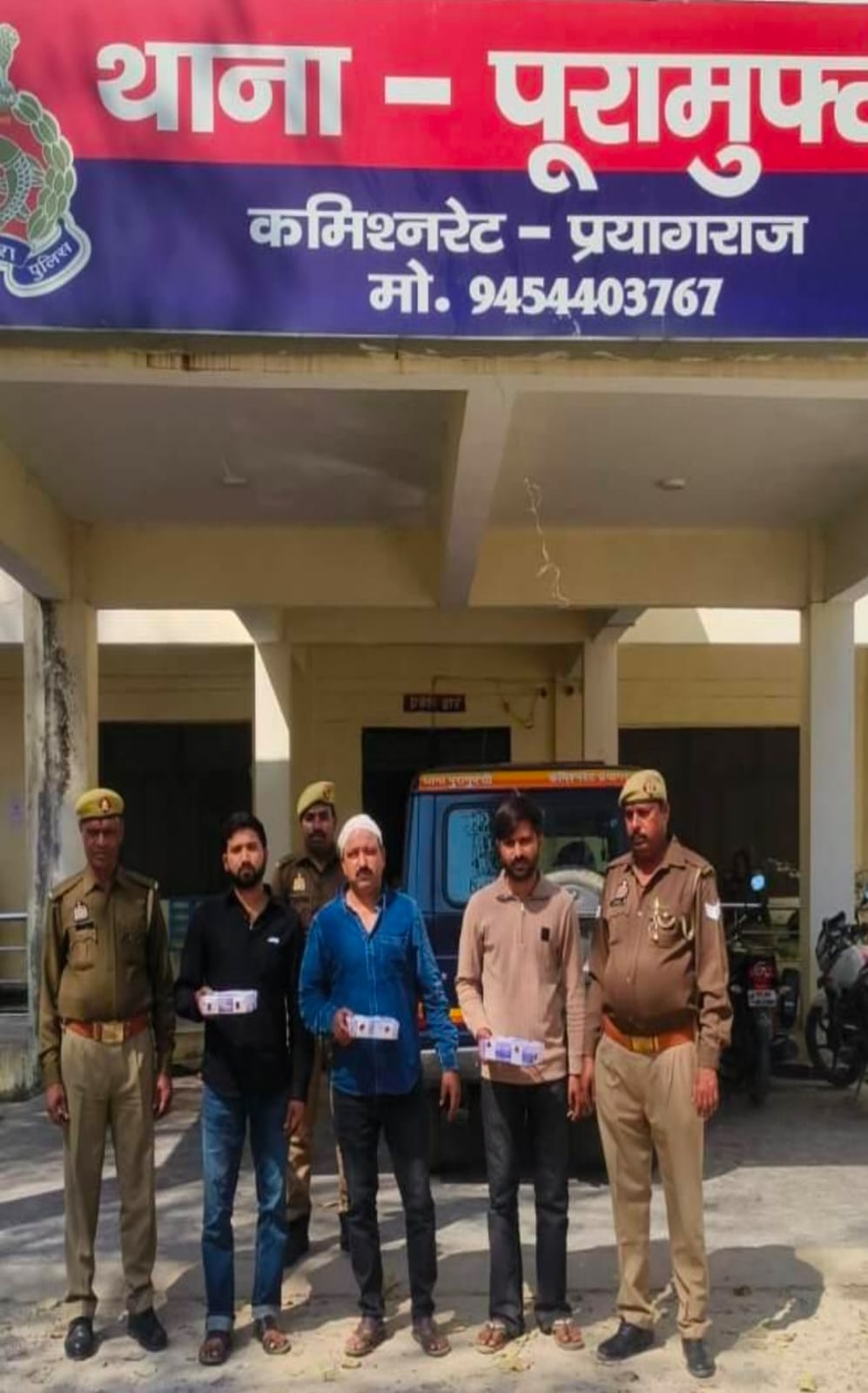 पुरामुफ्ती पुलिस ने 03 अभियुक्तो को अवैध तमंचा और कारतूस के साथ किया गिरफ्तार।