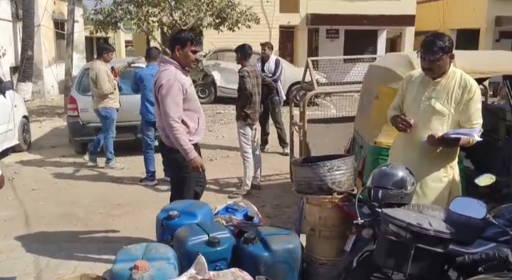 अवैध तेल कारोबार पर पुलिस की बड़ी कार्रवाई।