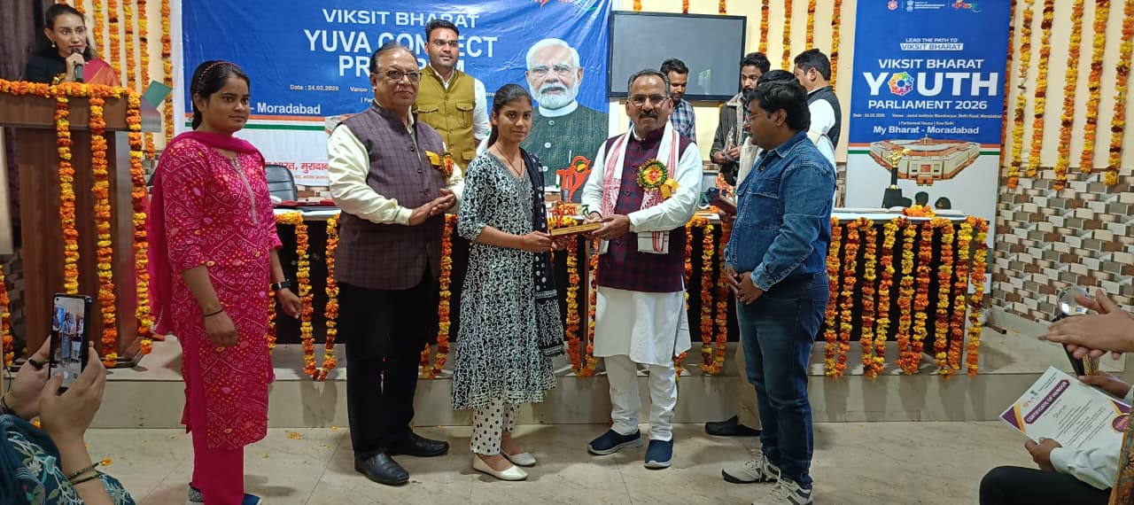 पांच युवाओं को यूथ आइकॉन सम्मान से किया गया सम्मानित।