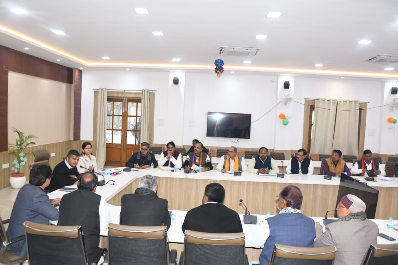जिलाधिकारी राजनैतिक दलों के प्रतिनिधियों के साथ निर्वाचक नामावलियों का विशेष प्रगाढ़ पुनरीक्षण कार्यक्रम-2026 के सम्बंध में की बैठक।