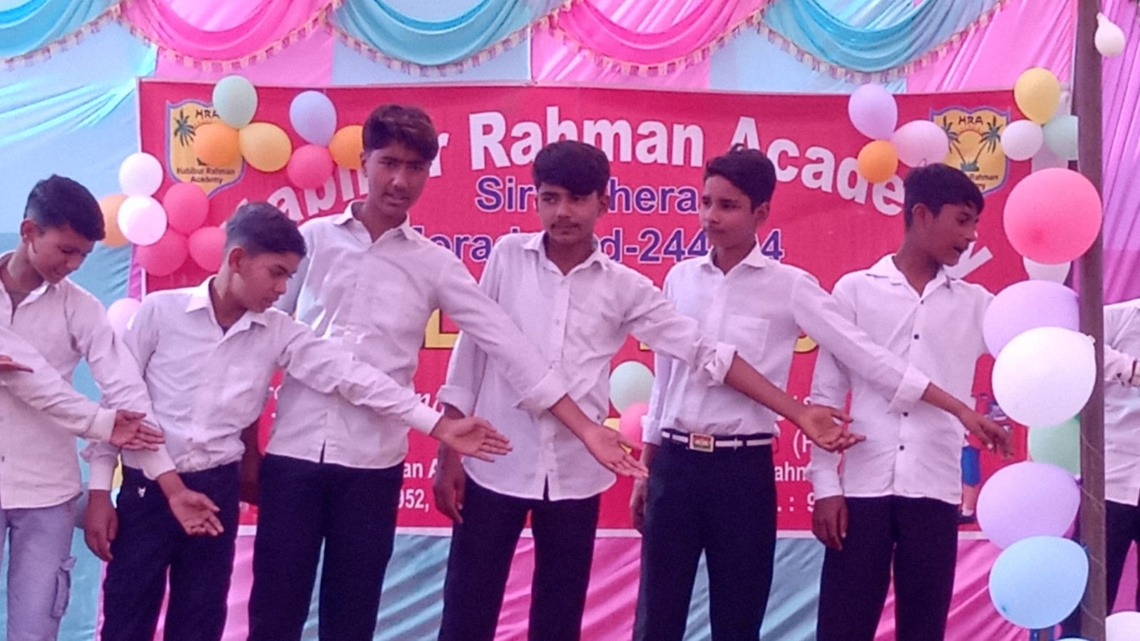 हबीबुर रहमान एकेडमी सिरसखेड़ा में हर्षोल्लास से मनाया गया वार्षिक उत्सव एनुअल डे।