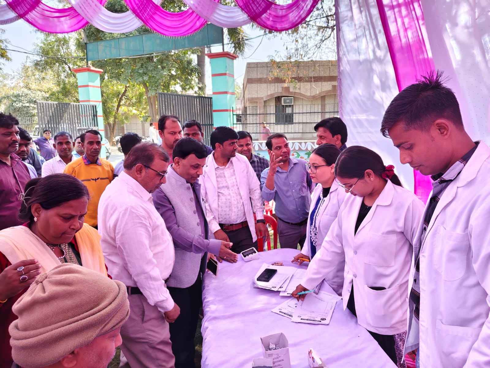 स्वास्थ्य विभाग द्वारा लगाया गया टी. बी. और कैंसर स्क्रीनिंग कैम्प एवं मेडिकल कैम्प।