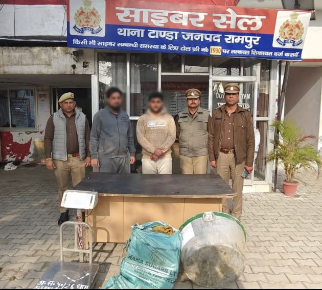 थाना टांडाः- पशु क्रूरता अधिनियम के अन्तर्गत 02 अभियुक्त पशुवध करने के उपकरणों एवं 03 मोटरसाईकिल के साथ गिरफ्तार।
