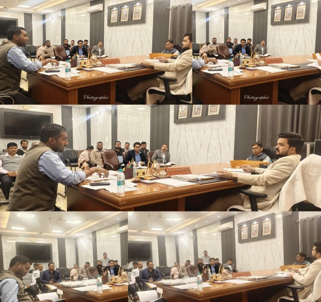 रामपुर जिलाधिकारी ने की समीक्षा बैठक, दिये दिशा निर्देश।