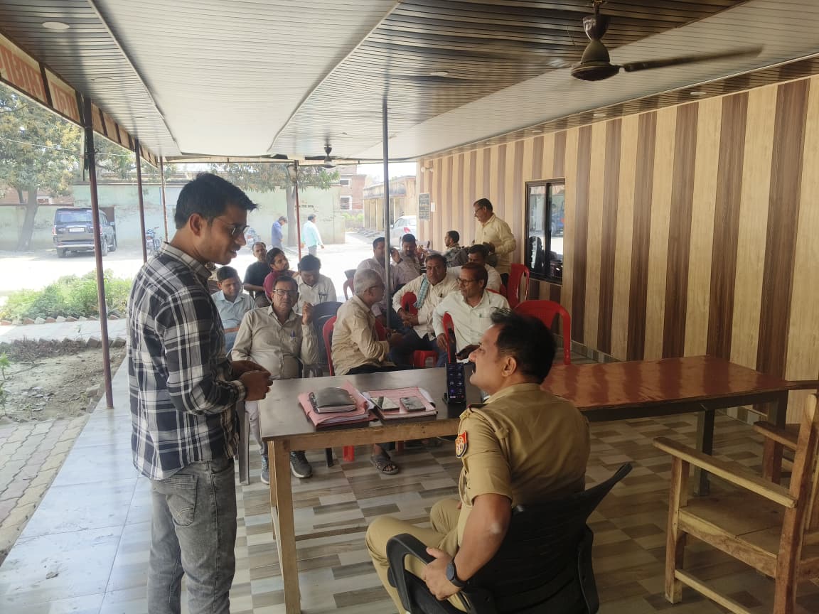 बलिया जनपद के सभी थानों पर "थाना समाधान दिवस" का आयोजन कर फरियादियों की समस्याओं के त्वरित निवारण का किया गया प्रयास।