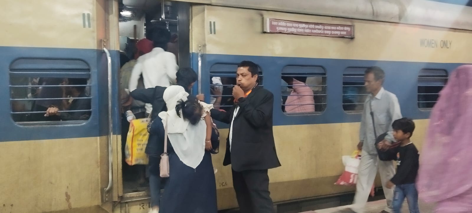 प्रयागराज मंडल द्वारा UP SI भर्ती परीक्षा के परीक्षार्थियों के लिए विशेष प्रबंध, एग्जाम स्पेशल ट्रेनों का संचालन।