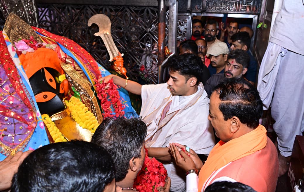 कालीघाट व दक्षिणेश्वर मंदिर में उप मुख्यमंत्री केशव प्रसाद मौर्य ने किए माँ काली के दर्शन।