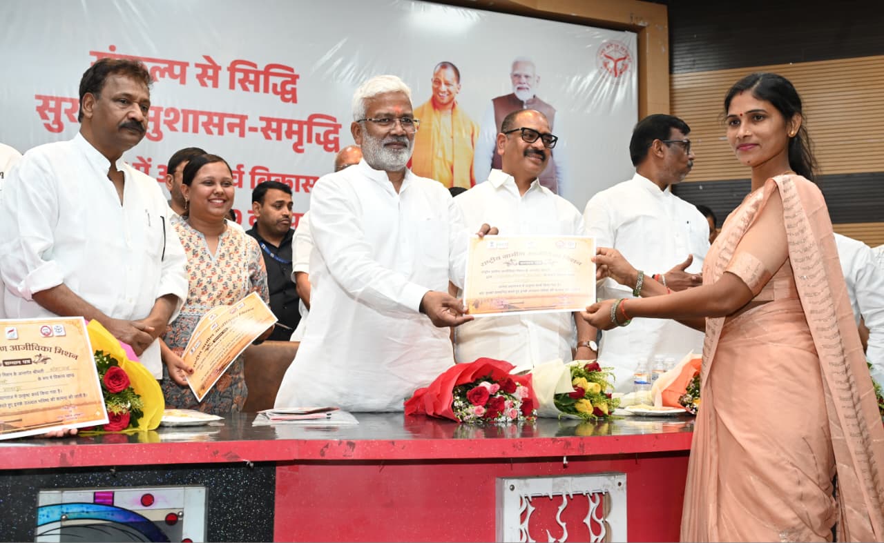 प्रभारी मंत्री ने केन्द्र सरकार के 11 वर्षों तथा प्रदेश सरकार की 9 वर्षों की उपलब्धियों पर आधारित 9 दिवसीय प्रदर्शनी का फीता काटकर किया उद्घाटन।
