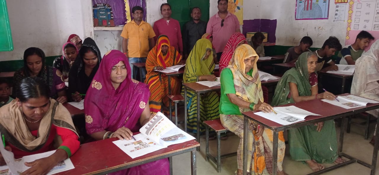नव साक्षरता परीक्षा हुई सम्पन्न, चार हजार से अधिक प्रौढ़ हुए परीक्षा में शामिल।