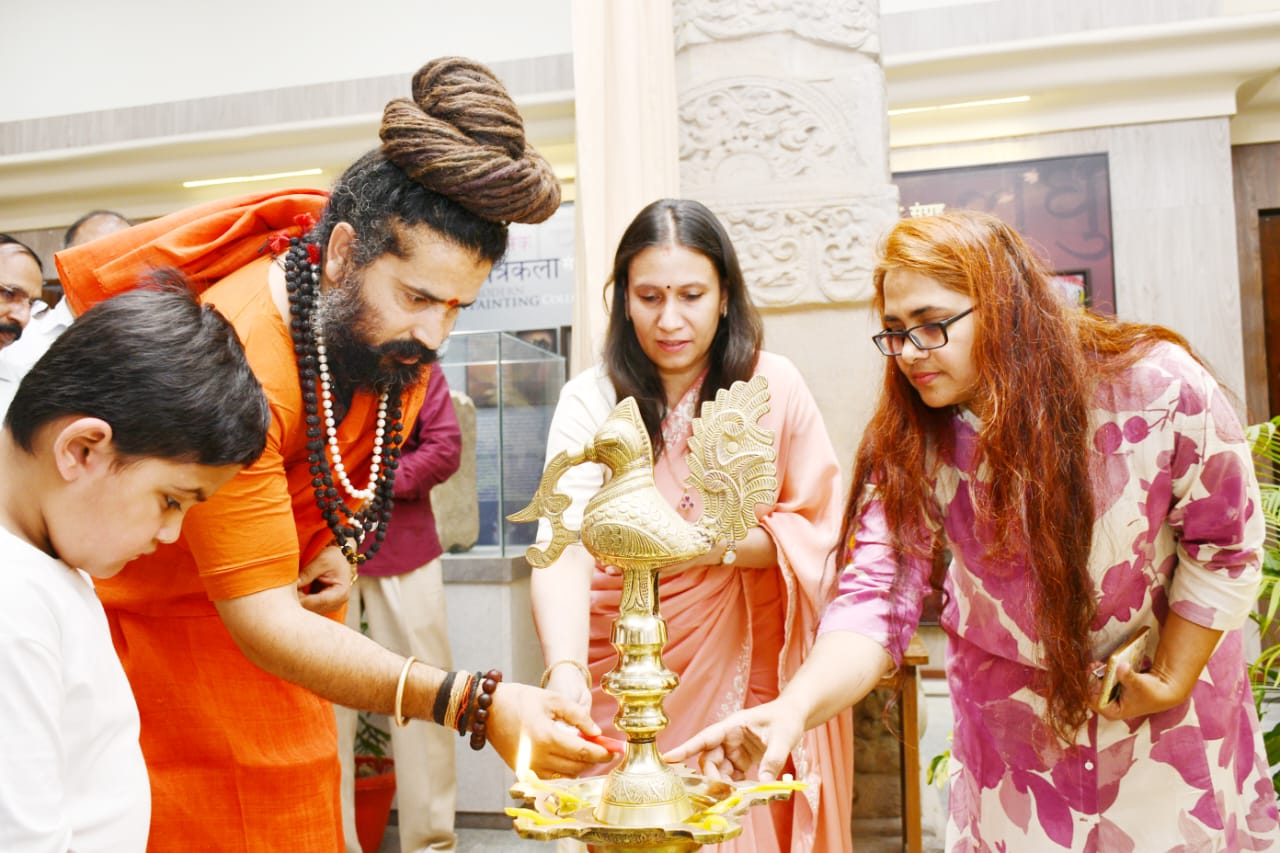 राम नवमी पर इलाहाबाद संग्रहालय में काष्ठ निर्मित श्रीराम प्रतिमा एवं ‘रामजन्म’ पाण्डुलिपि प्रदर्शनी का शुभारंभ।