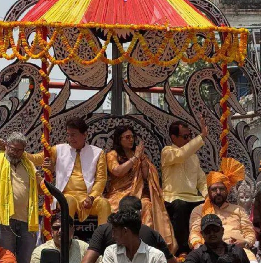 दिव्यता के साथ निकली राष्ट्र हनुमंत कथा मंगल कलश यात्रा।