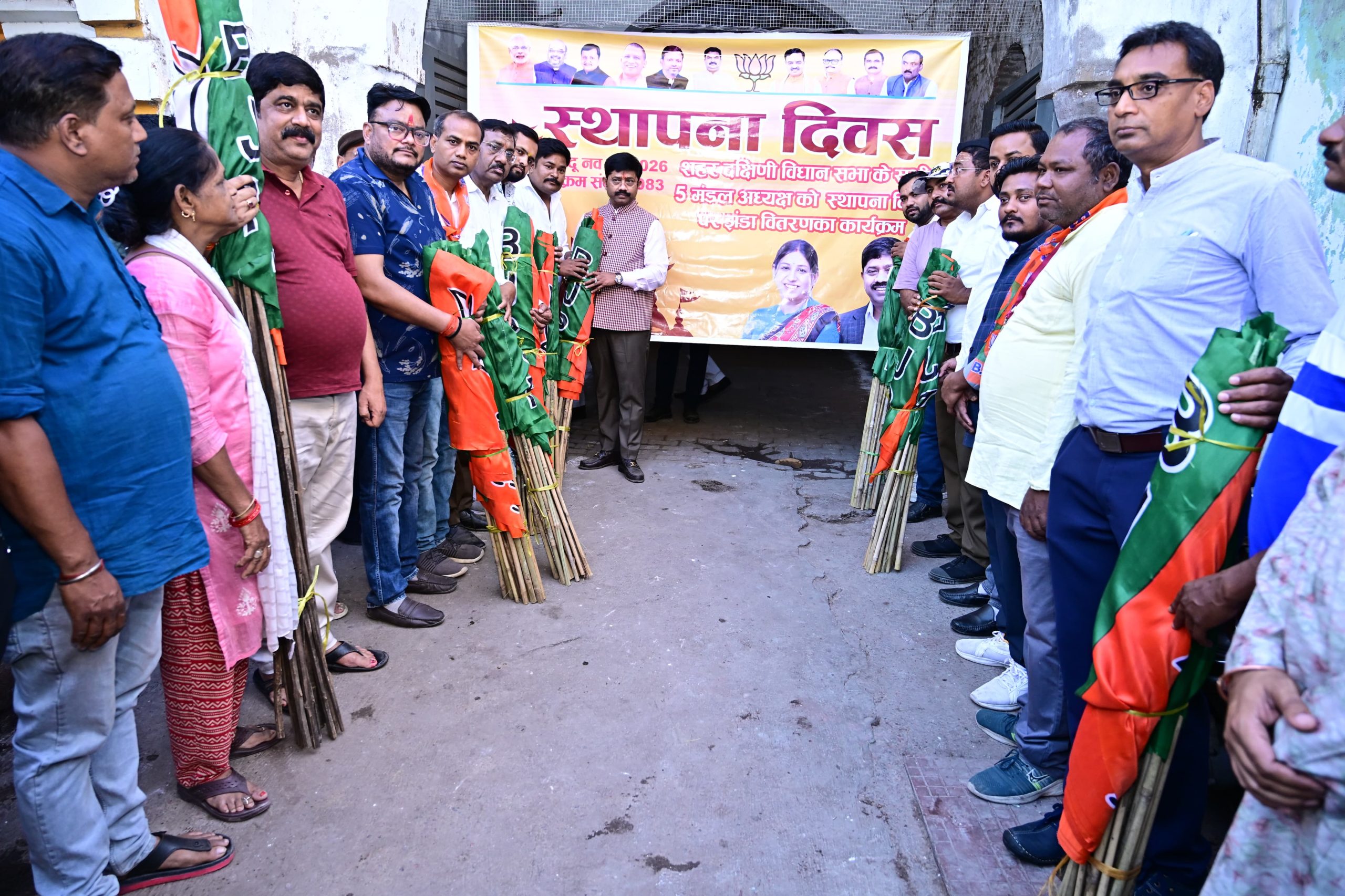 आरएसएस के 'सामूहिक पथ संचलन' में सम्मिलित हुए मंत्री नन्दी।