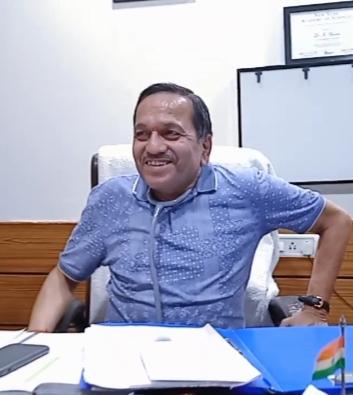 चर्चित न्यूरोसर्जन डॉ. कार्तिकेय शर्मा पर छेड़खानी का आरोप, FIR दर्ज, डॉ. कार्तिकेय शर्मा ने कहा कि मैंने अपना धर्म निभाया, छात्रा के आरोप पूरी तरह से बेबुनियाद।