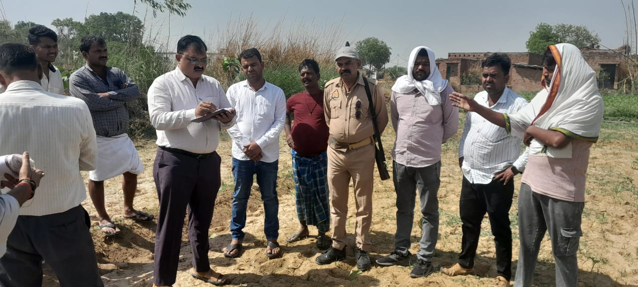 एसडीएम चायल अरुण कुमार ने मलाक मोईनुद्दीनपुर में भूमि विवाद की 05 शिकायतों का किया मौके पर ही कराया निस्तारण।
