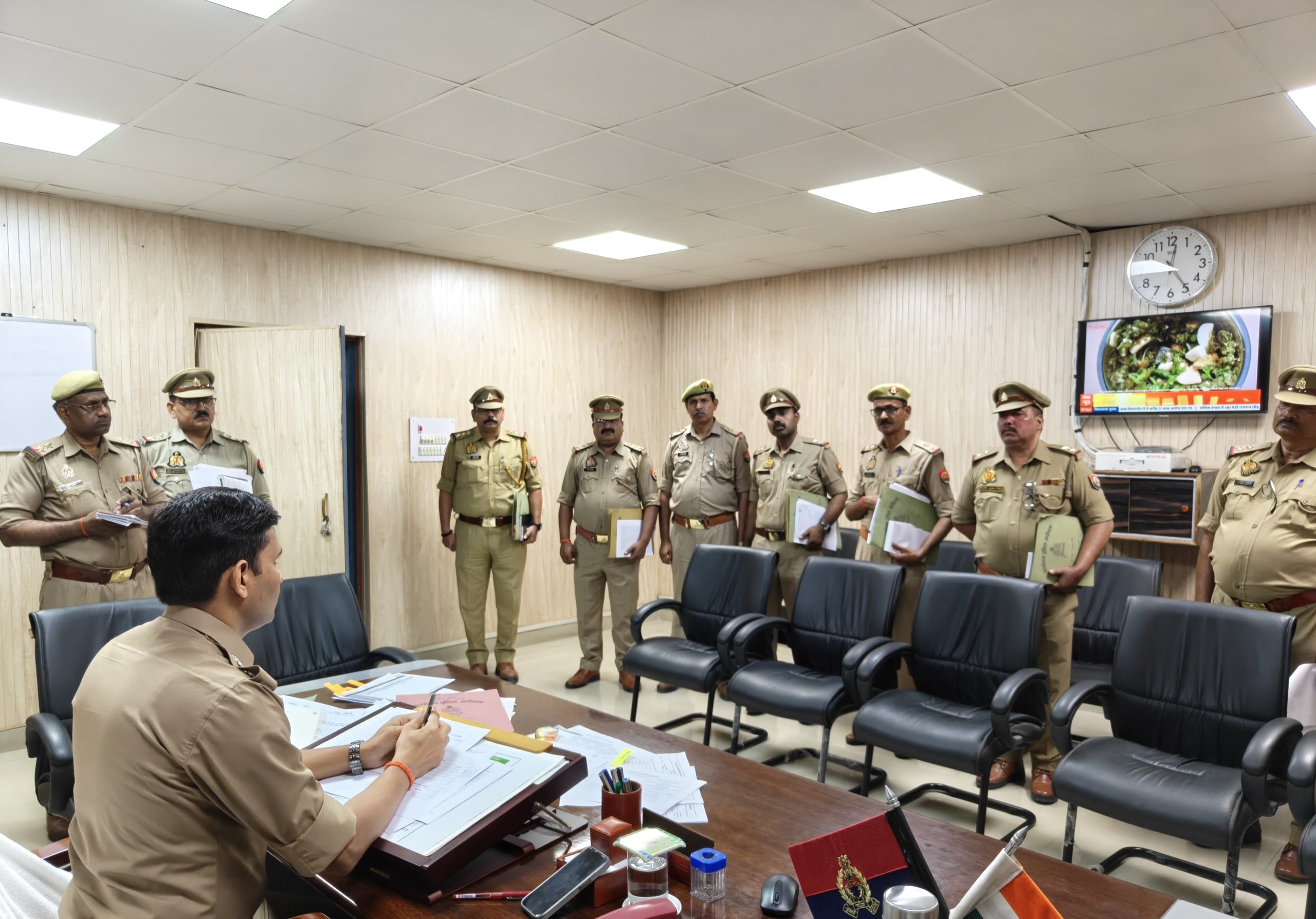 एसपी सत्यनारायण प्रजापत द्वारा साप्ताहिक समीक्षा गोष्ठी आयोजित।
