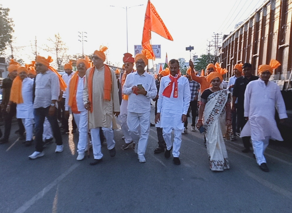 फाफामऊ में महाराणा प्रताप जयंती पर निकली विशाल शोभा यात्रा।