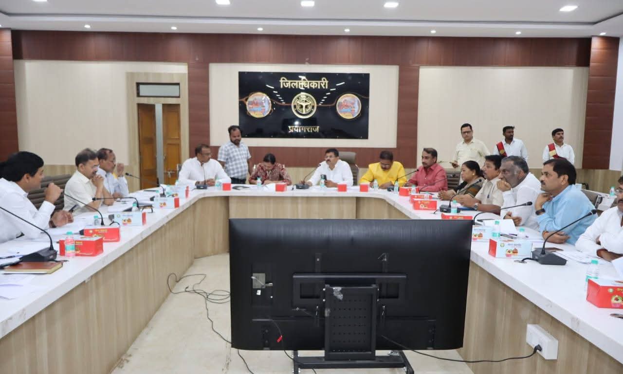 मुख्य विकास अधिकारी की अध्यक्षता में जनपद में लोक निर्माण विभाग के मार्गों, सेतुओं एवं भवन के निर्माण कार्य हेतु कार्ययोजना/प्रस्ताव के सम्बंध में बैठक सम्पन्न।