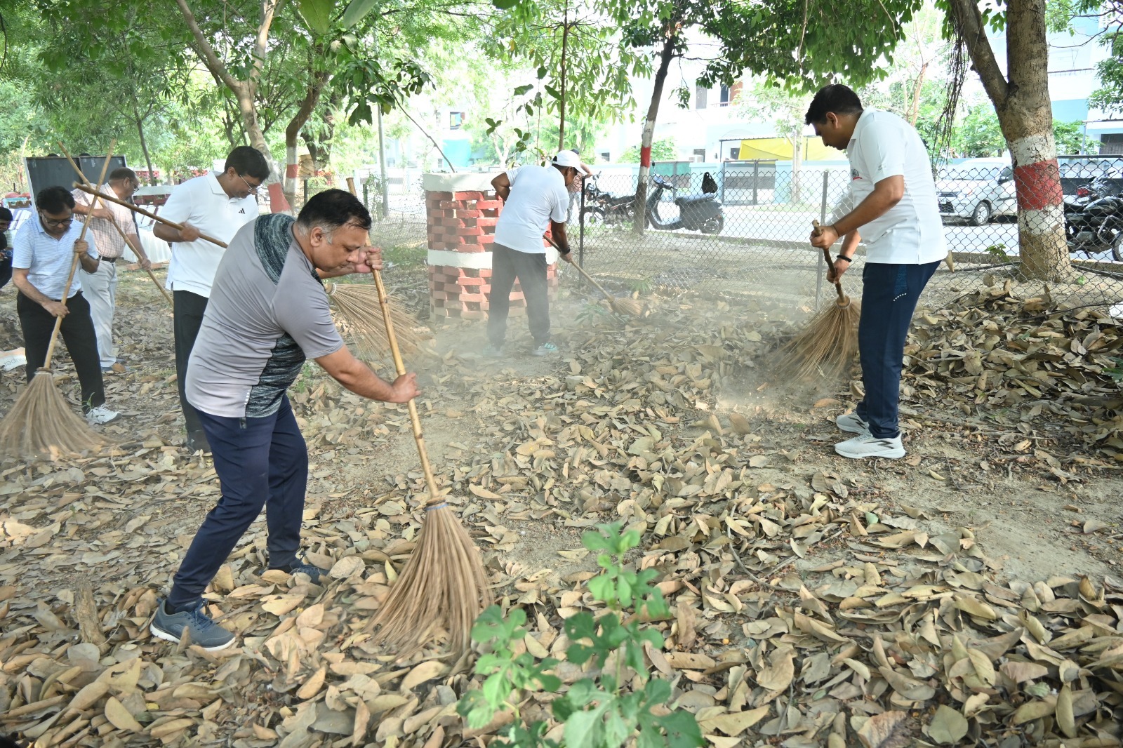 रेलगाँव कॉलोनी में श्रमदान कार्यक्रम आयोजित।