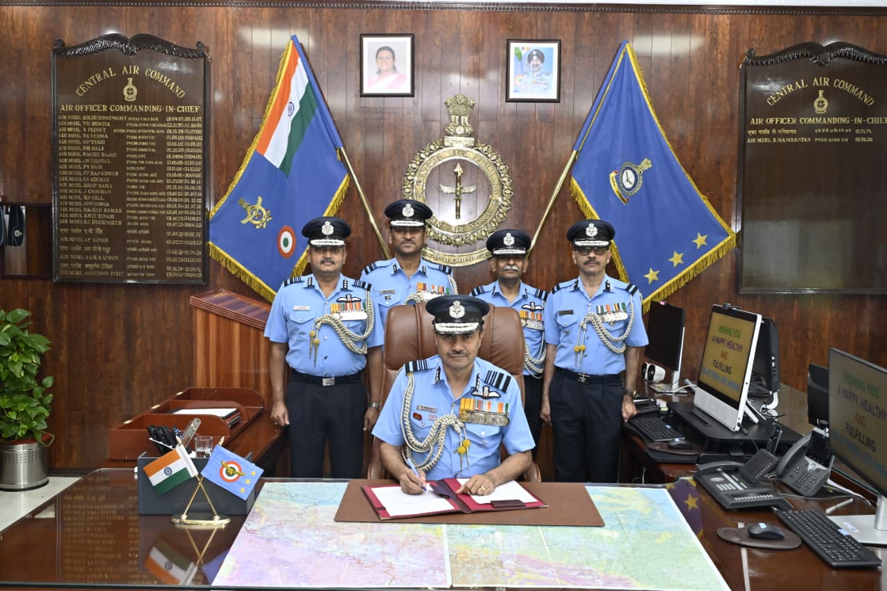 एयर मार्शल बी. मणिकांतन, PVSM, AVSM, VM, एयर ऑफिसर कमांडिंग-इन-चीफ, सेंट्रल एयर कमांड सेवानिवृत्त हुए।