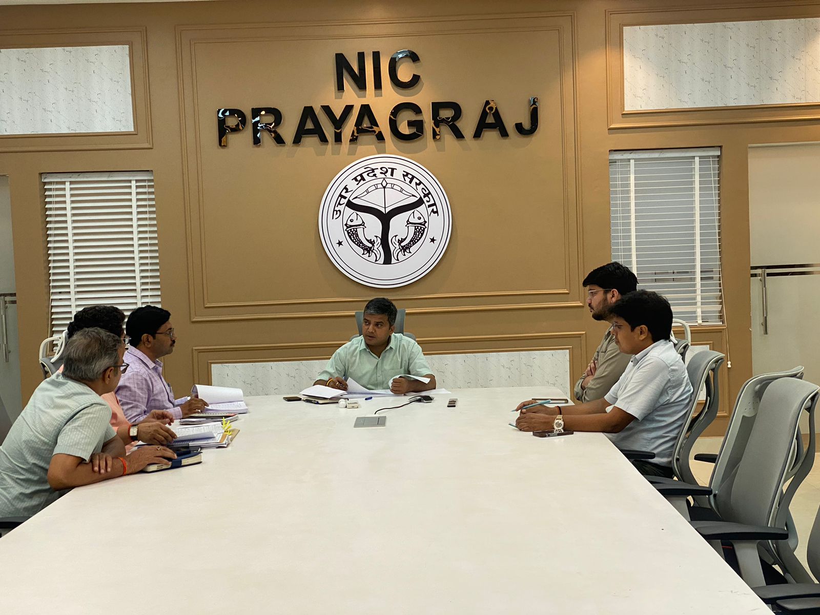 जिलाधिकारी ने ग्रामीण अभियंत्रण विभाग के कार्यों की विस्तृत समीक्षा की।