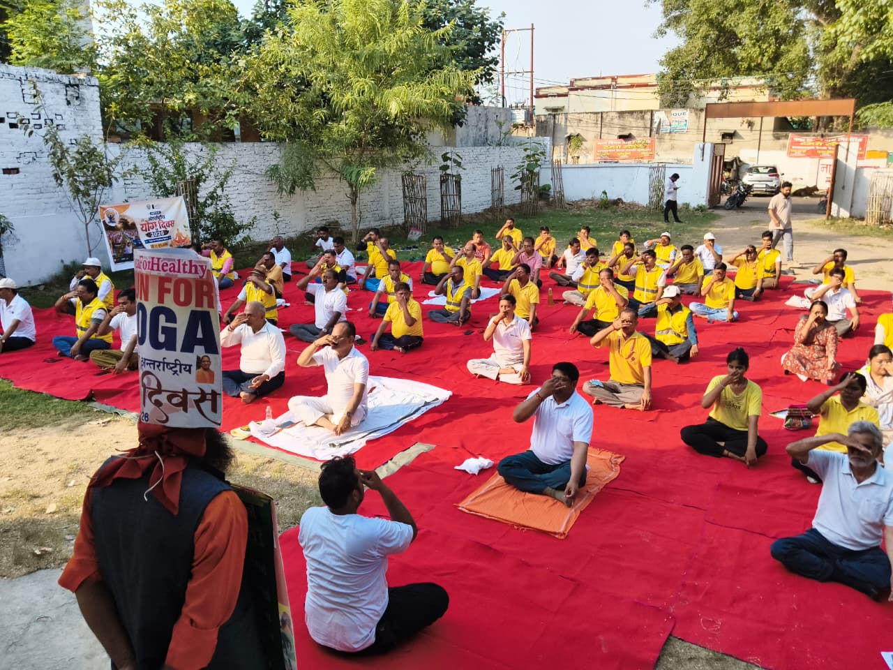 नागरिक सुरक्षा कार्यालय प्रांगण प्रयागराज में तीन दिवसीय कार्यक्रम के अंतर्गत द्वितीय दिवस पर सामूहिक योगाभ्यास किया गया।