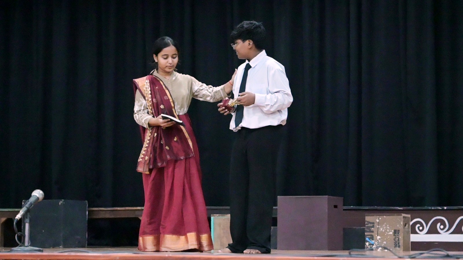 'मिशन वंदे मातरम्' ने जगाई देशभक्ति की अलख, नन्हे कलाकारों के अभिनय ने जीता दर्शकों का दिल।