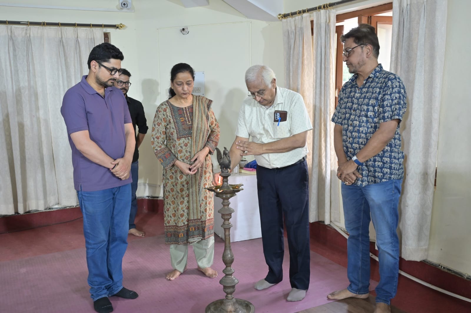 "बंगाल में नाटक केवल मनोरंजन नहीं, बल्कि लोगों के जीवन का हिस्सा और सांस्कृतिक जुनून है" : प्रो. असीम मुखर्जी।