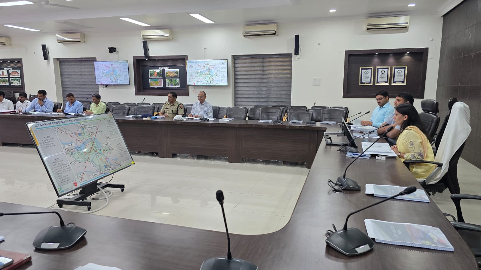 फ्रेट स्मार्ट सिटी योजना के अंतर्गत प्रयागराज हेतु व्यापक सिटी लॉजिस्टिक्स प्लान तैयार करने पर मंथन।