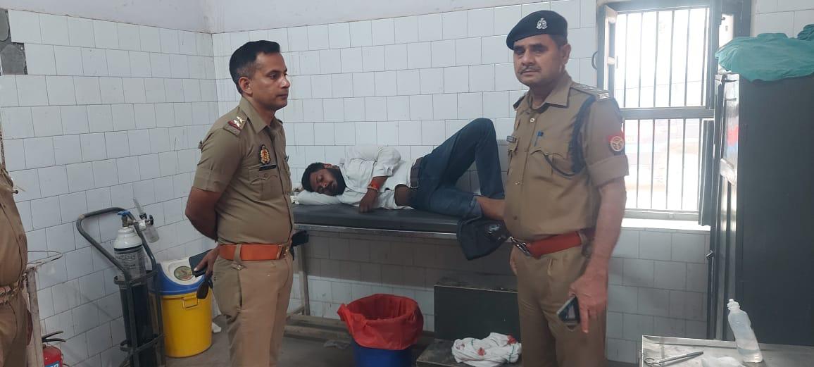 ​आधी रात को गोलियों की गड़गड़ाहट से गूंजा बलुआ, पुलिस मुठभेड़ में घायल हुआ शातिर लुटेरा।