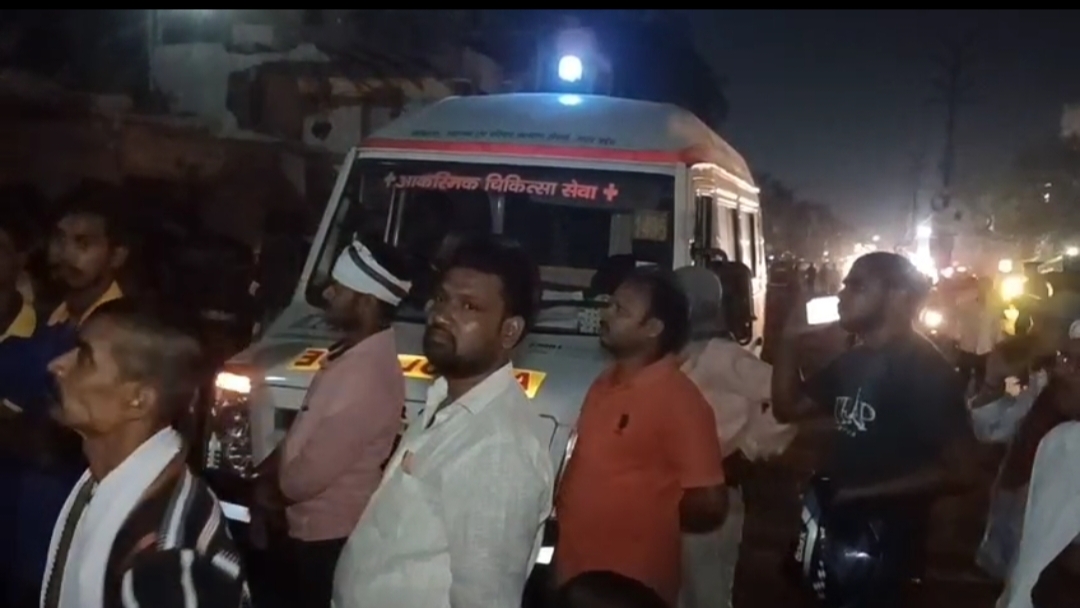 मुगलसराय में दुकान तोड़ते समय बड़ा हादसा, एक की मौत।