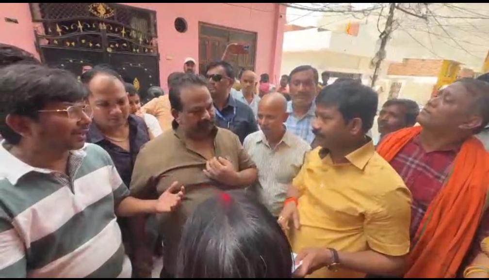 लोगों ने की बदबूदार पेयजल आपूर्ति की शिकायत, मंत्री नन्दी ने तत्काल समाधान के दिए निर्देश।
